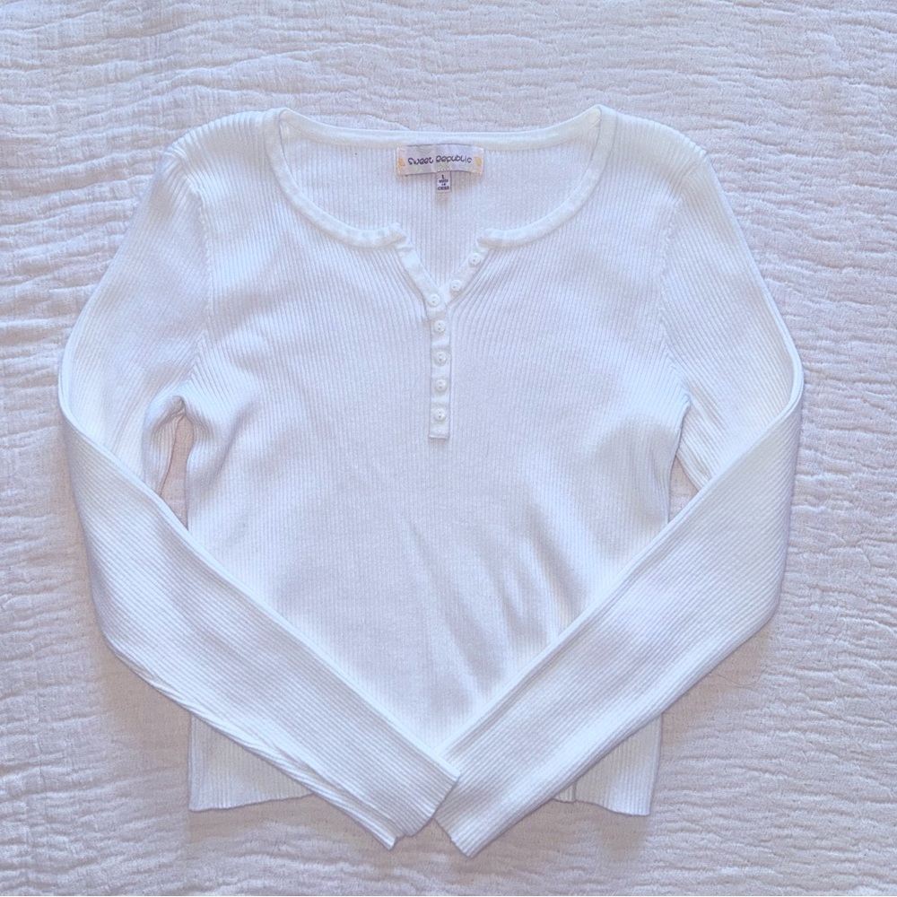 White knit sweater
